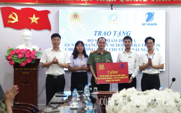 Tuyên truyền kiến thức an ninh mạng, bảo vệ dữ liệu tại trường THPT Chuyên Thái Nguyên