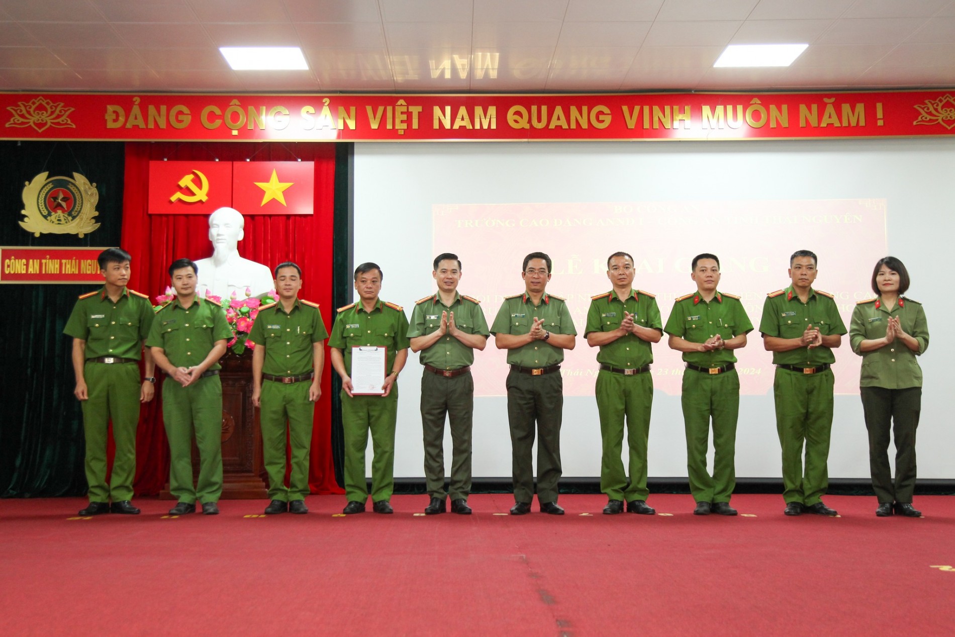 Khai giảng lớp tập huấn cho lực lượng Công an xã