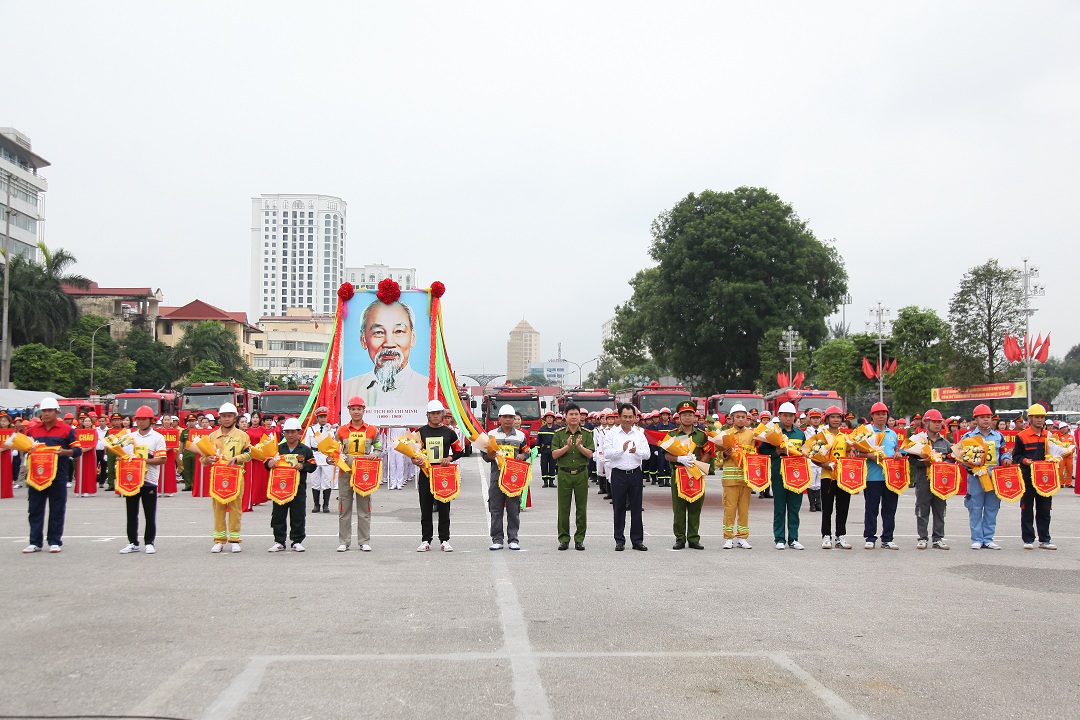 Tổ chức thành công Hội thi nghiệp vụ chữa cháy và cứu nạn, cứu hộ “Tổ liên gia an toàn phòng cháy, chữa cháy” vòng 2, khu vực 1