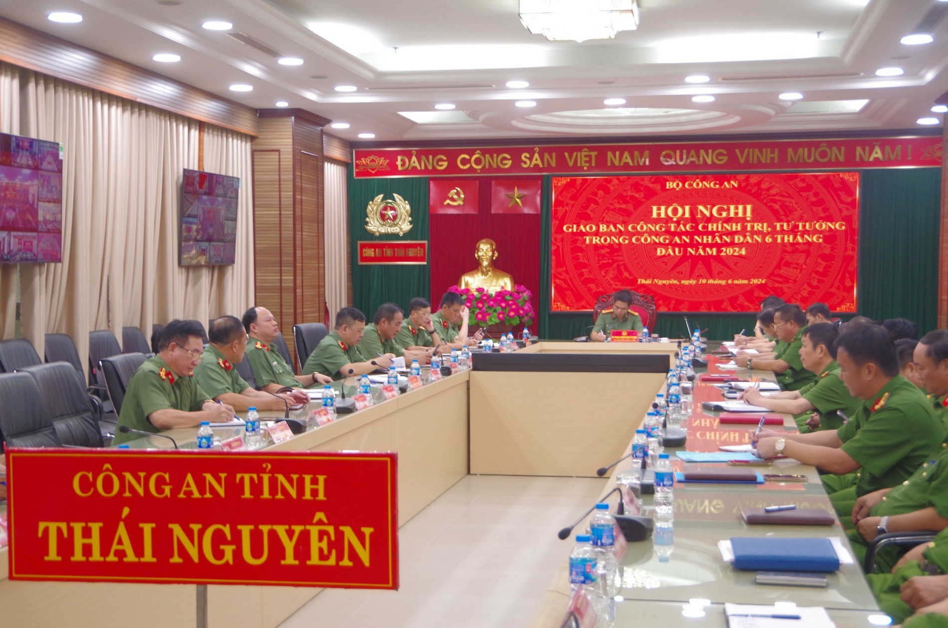 Đổi mới tư duy về công tác chính trị, tư tưởng trong CAND