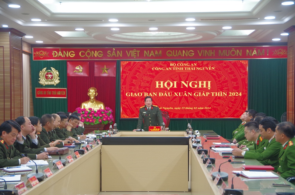 Đại tá Bùi Đức Hải - Ủy viên Ban Thường vụ Tỉnh ủy, Bí thư Đảng ủy Giám đốc Công an tỉnh chỉ đạo tại hội nghị.