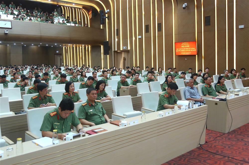 Các đại biểu dự Hội nghị