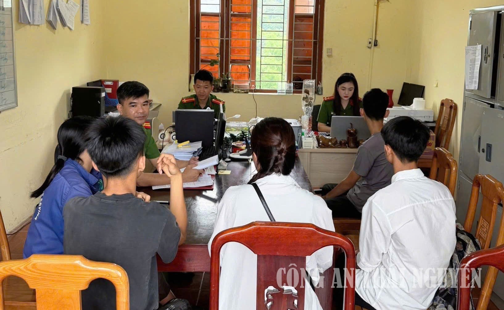 Công an xã Chợ Mới tuyên truyền, giáo dục học sinh vi phạm “độ chế” xe đạp điện