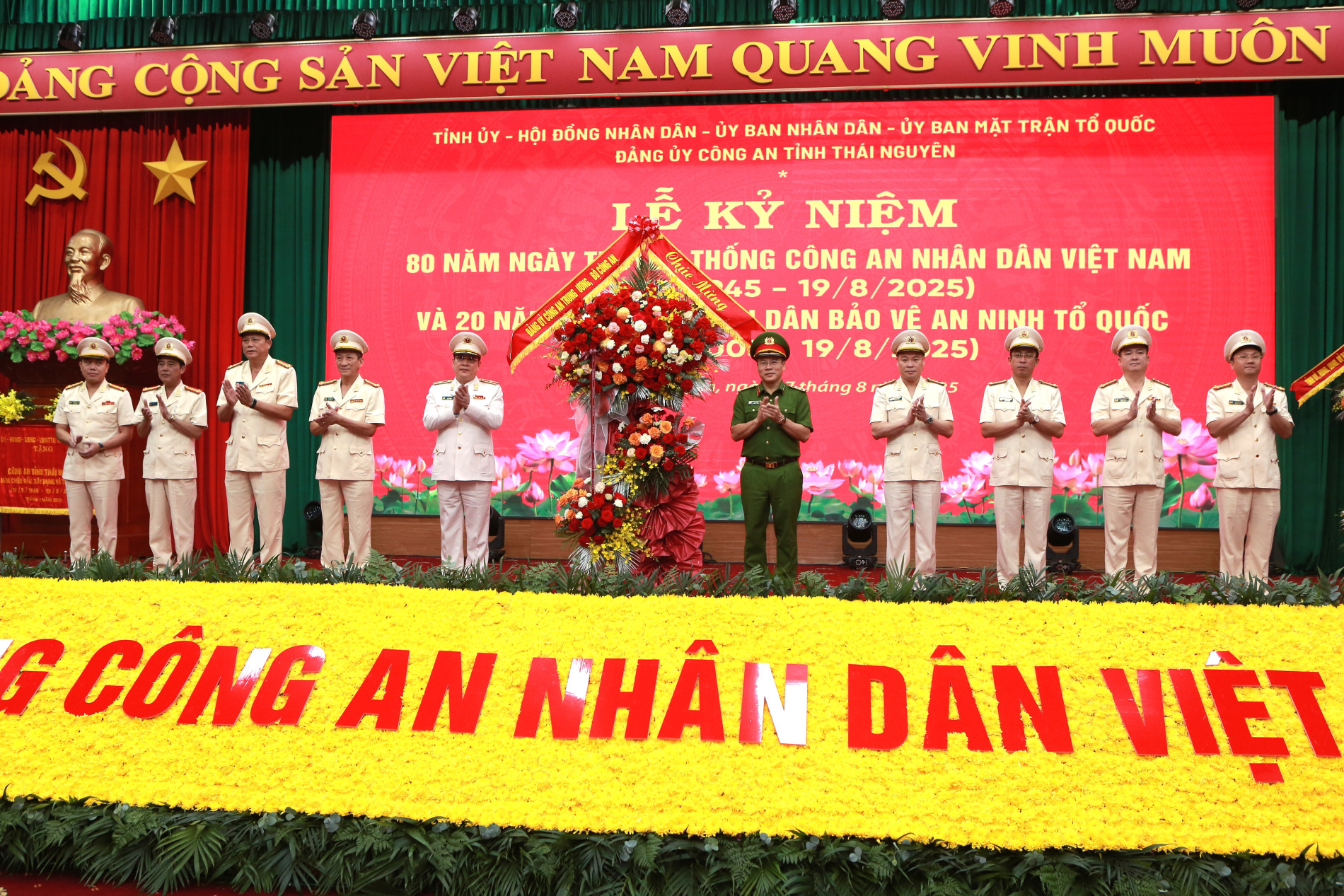 Thượng tướng Nguyễn Văn Long, Thứ trưởng Bộ Công an chúc mừng lực lượng Công an tỉnh Thái Nguyên