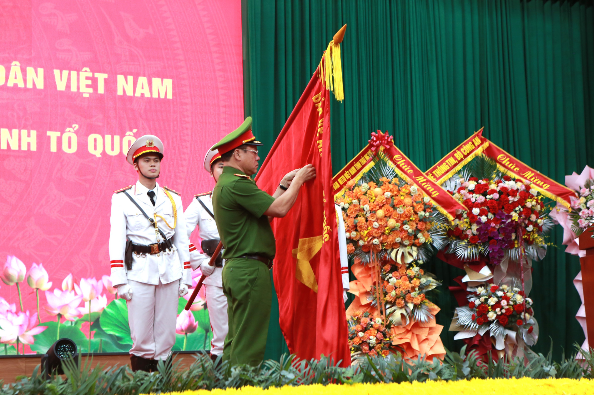 Thượng tướng Nguyễn Văn Long trao Huân chương Bảo vệ Tổ quốc hạng Ba tặng Phòng Cảnh sát điều tra tội phạm về ma túy, Công an tỉnh Thái Nguyên