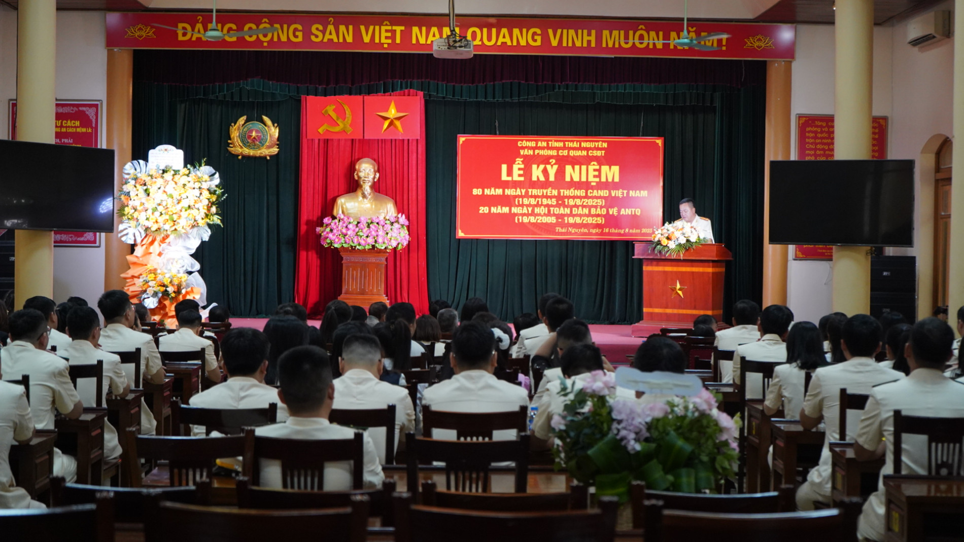 Văn phòng Cơ quan Cảnh sát điều tra tổ chức kỷ niệm 80 năm Ngày truyền thống CAND