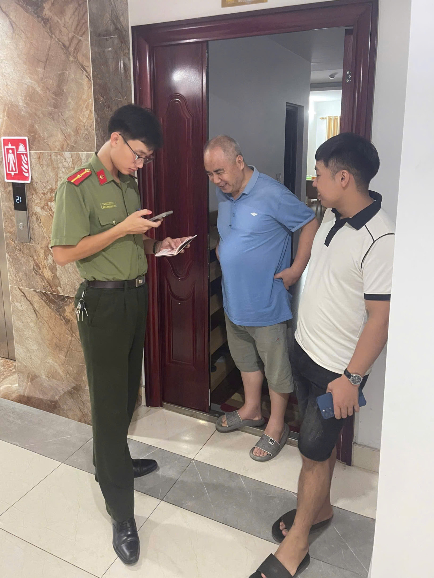 CÔNG AN PHƯỜNG QUYẾT THẮNG TĂNG CƯỜNG CÔNG TÁC QUẢN LÝ CƯ TRÚ ĐỐI VỚI NGƯỜI NƯỚC NGOÀI