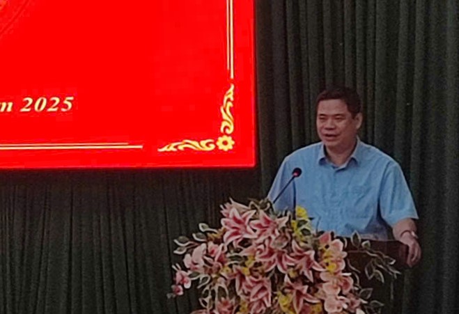 Bí thư Đảng ủy xã phát biểu