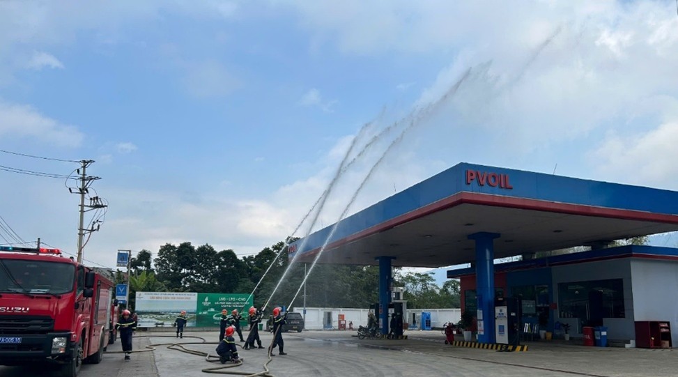 Sôi nổi các hoạt động thực tập phương án chữa cháy dịp cuối năm
