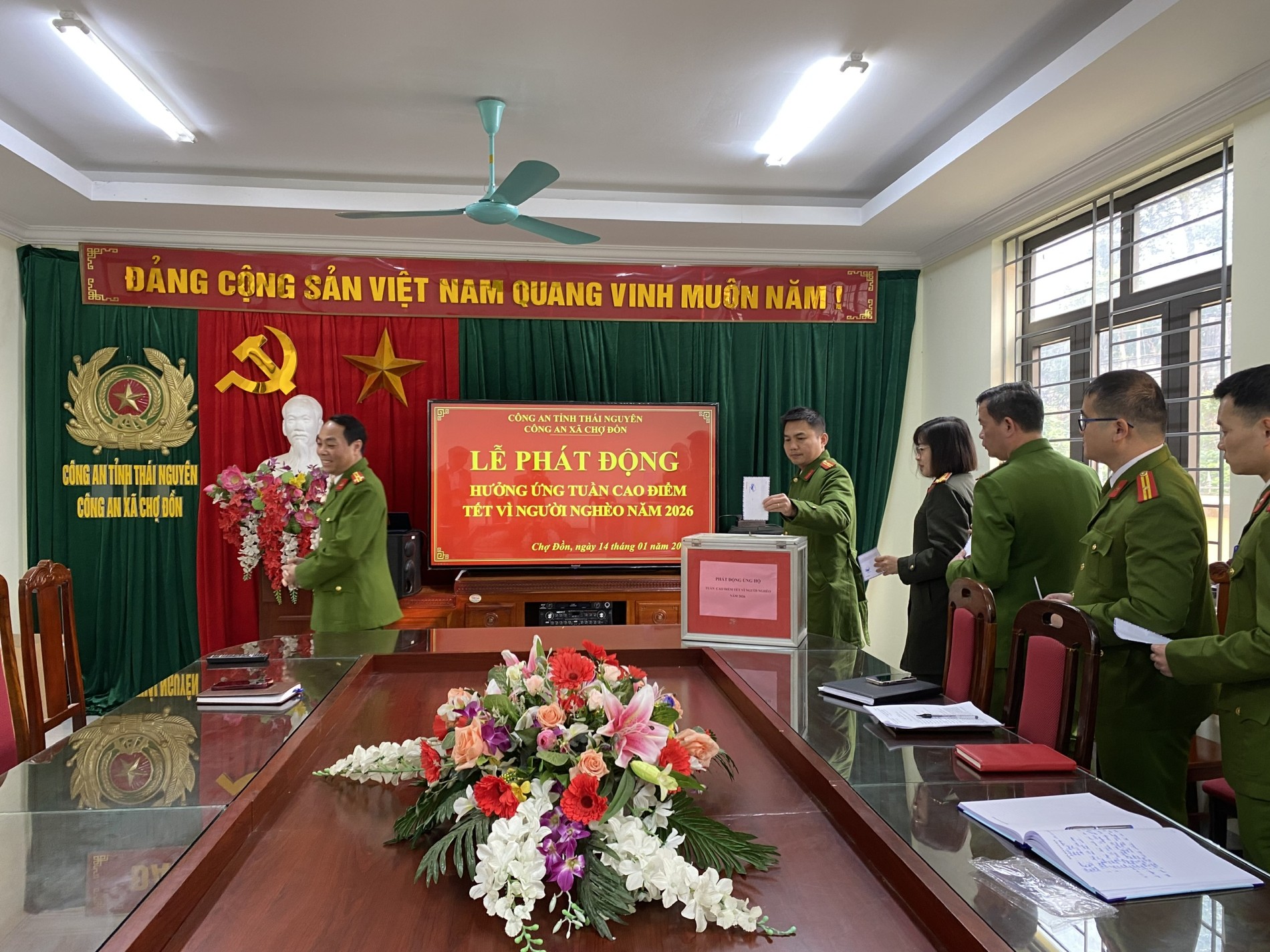 Ảnh 2 CBCS Công an xã tham gia Lễ phát động