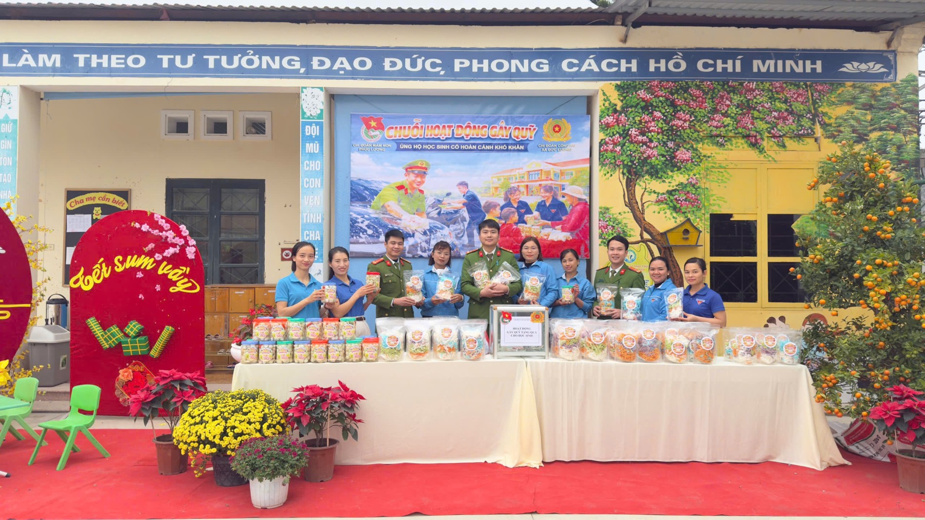 1 Tuổi trẻ 2 chi đoàn phối hợp tổ chức hoạt động gây quỹ hỗ trợ học sinh khó khăn