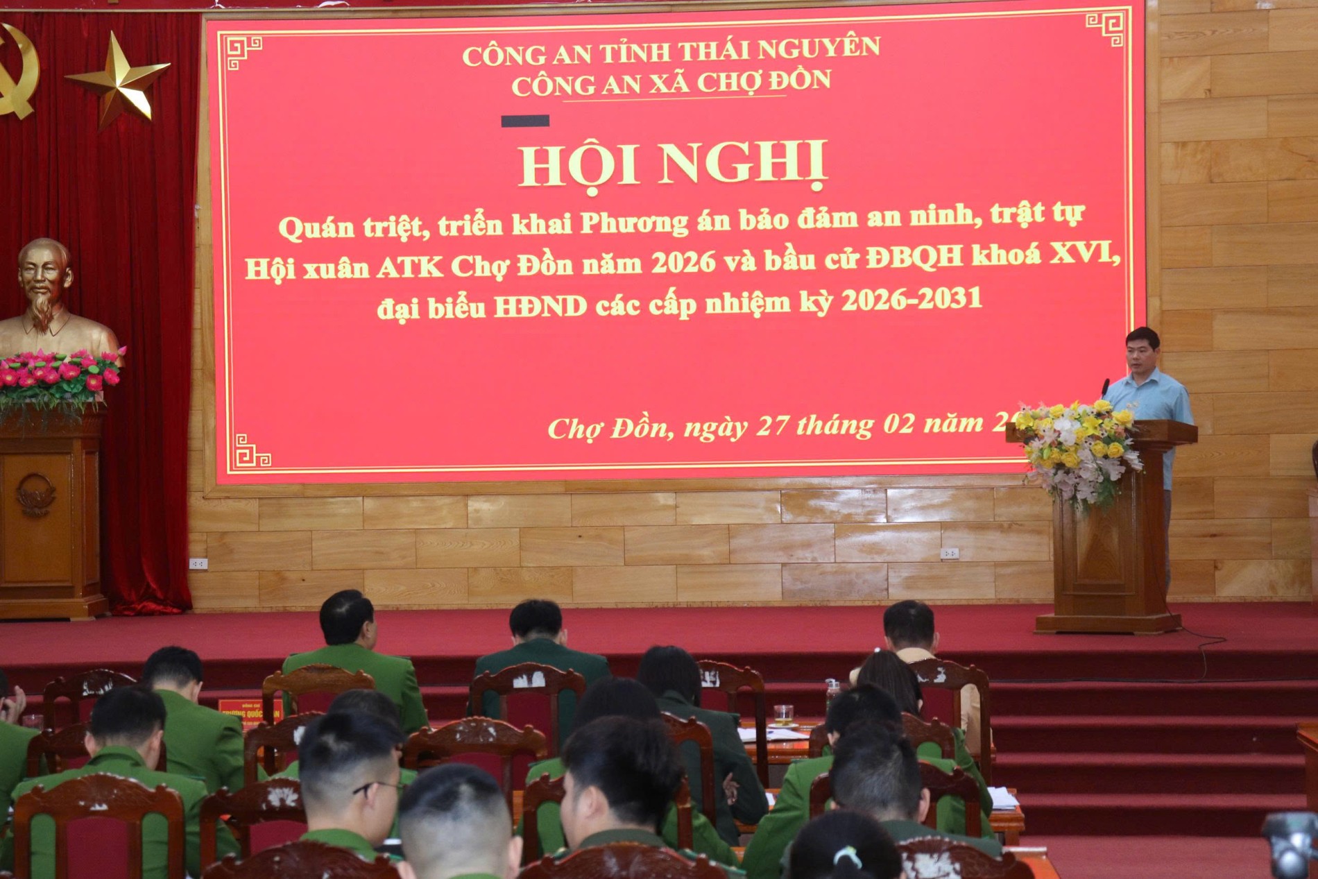 Ảnh 2 Đ c Trương Quốc Tuân Chủ tịch UBND xã phát biểu chỉ đạo hội nghị