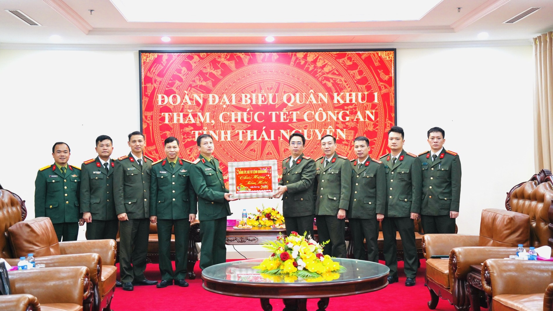 ảnh quân khu chúc tết