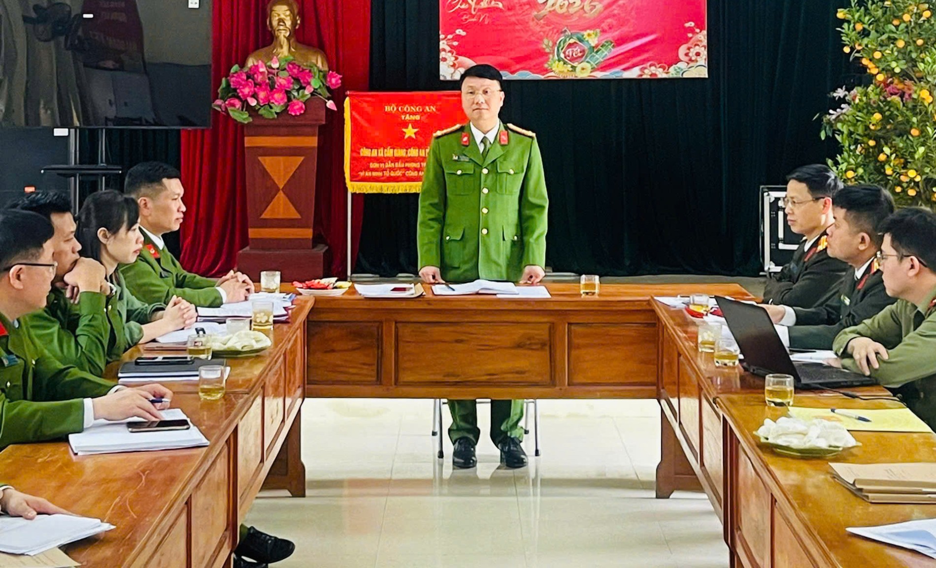 ảnh Đ c Lê Hồng Giang PGD làm việc với CAX Cẩm Giàng