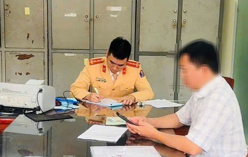 canh sat giao thong lam viec lai xe 13 20260306104147