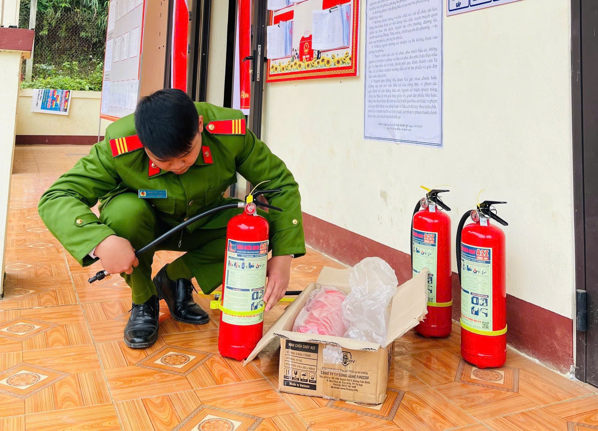 Lắp đặt, kiểm tra bình PCCC