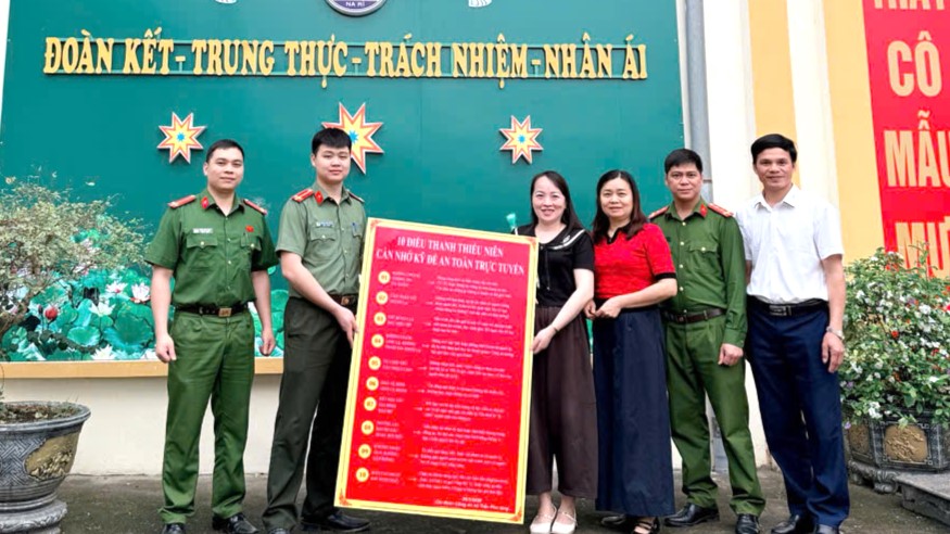 TRAN PHU LAN TOA CUNG NHAU AN TOAN TRUC TUYEN