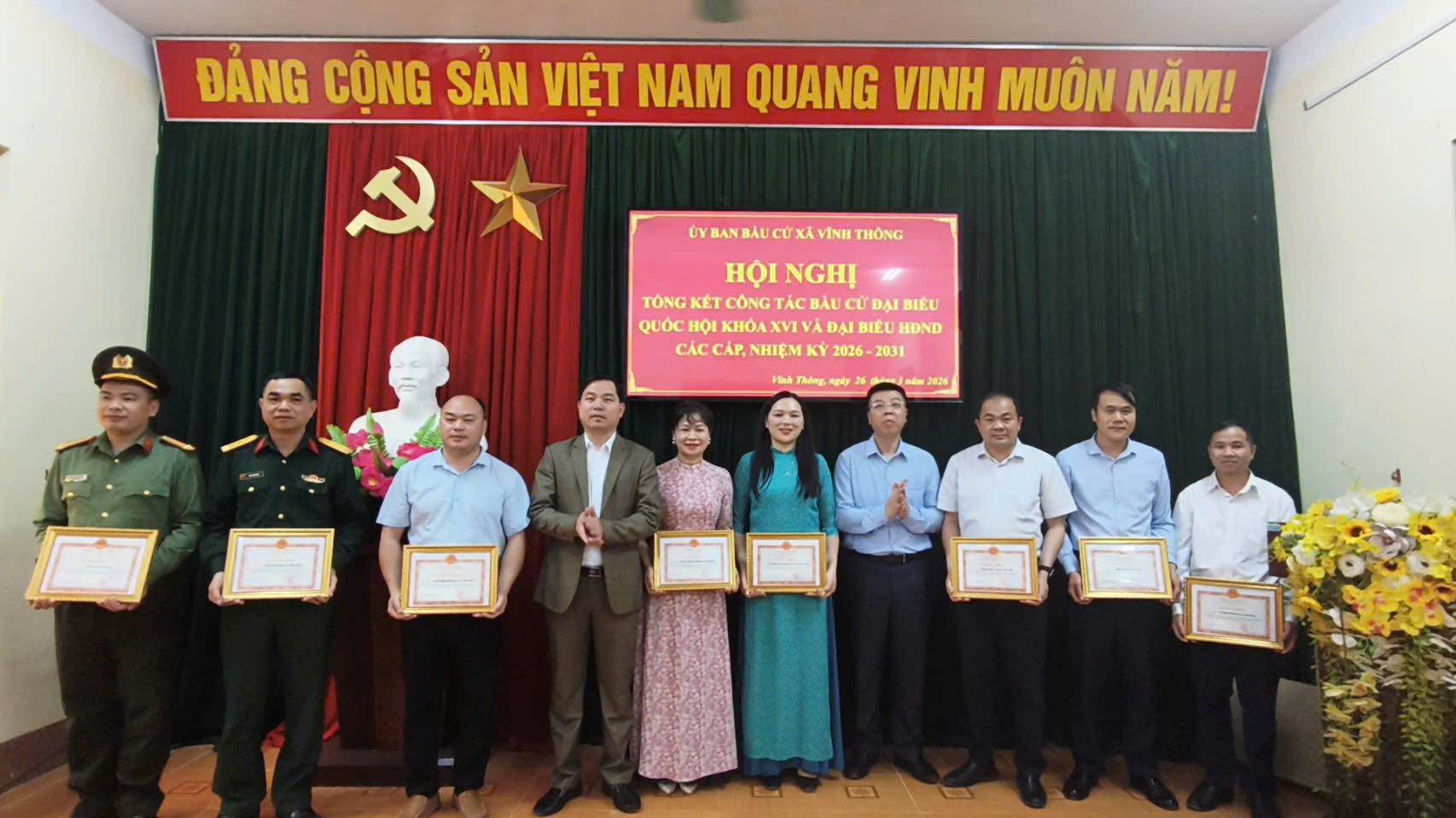 VINH THONG DUOC KHEN THUONG