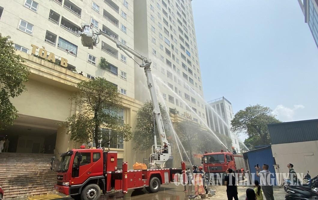 Nâng cao kỹ năng phòng cháy cho cư dân chung cư Tecco Tower.