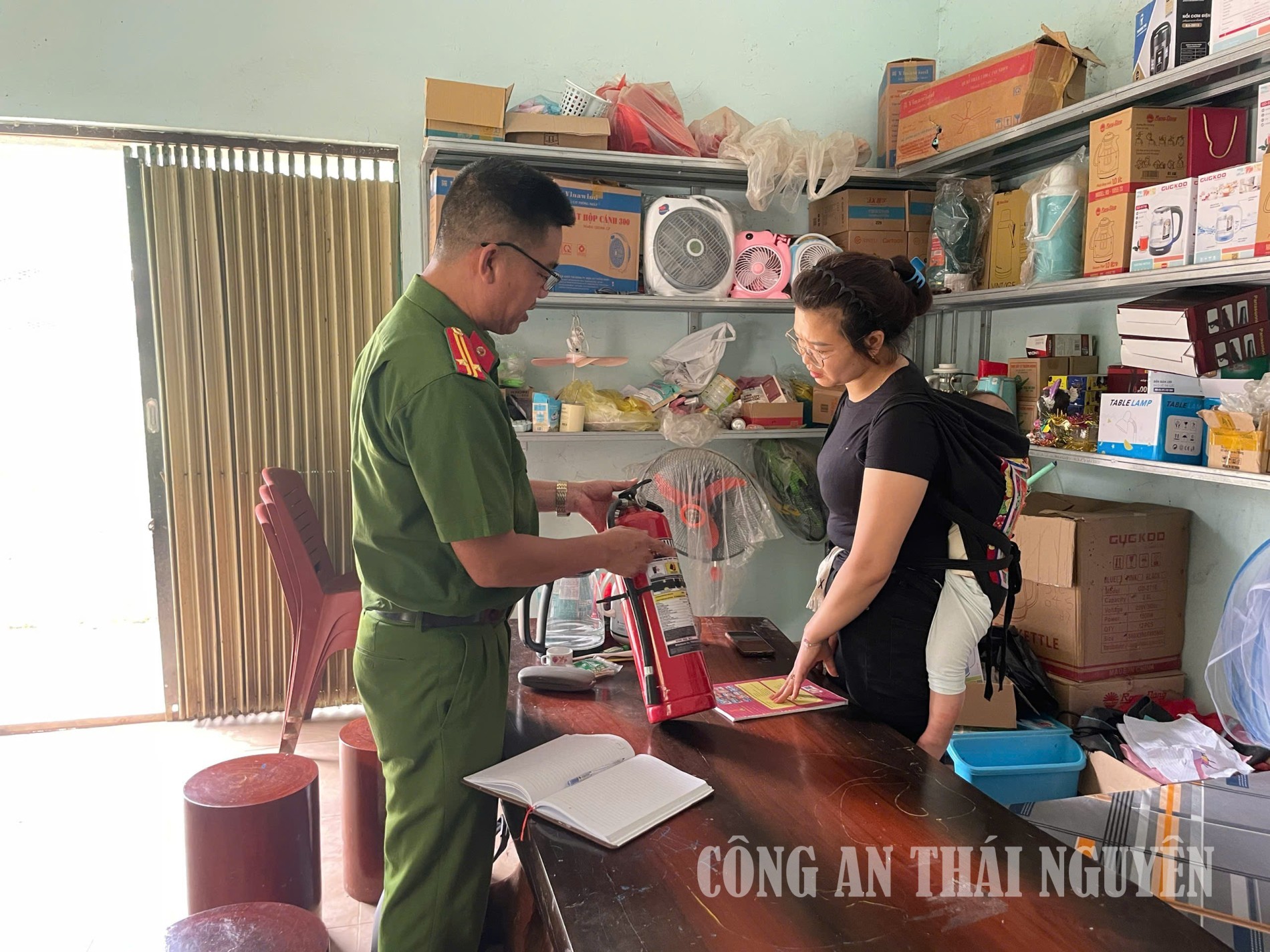 Tăng cường công tác hướng dẫn thực hiện an toàn phòng cháy chữa cháy.