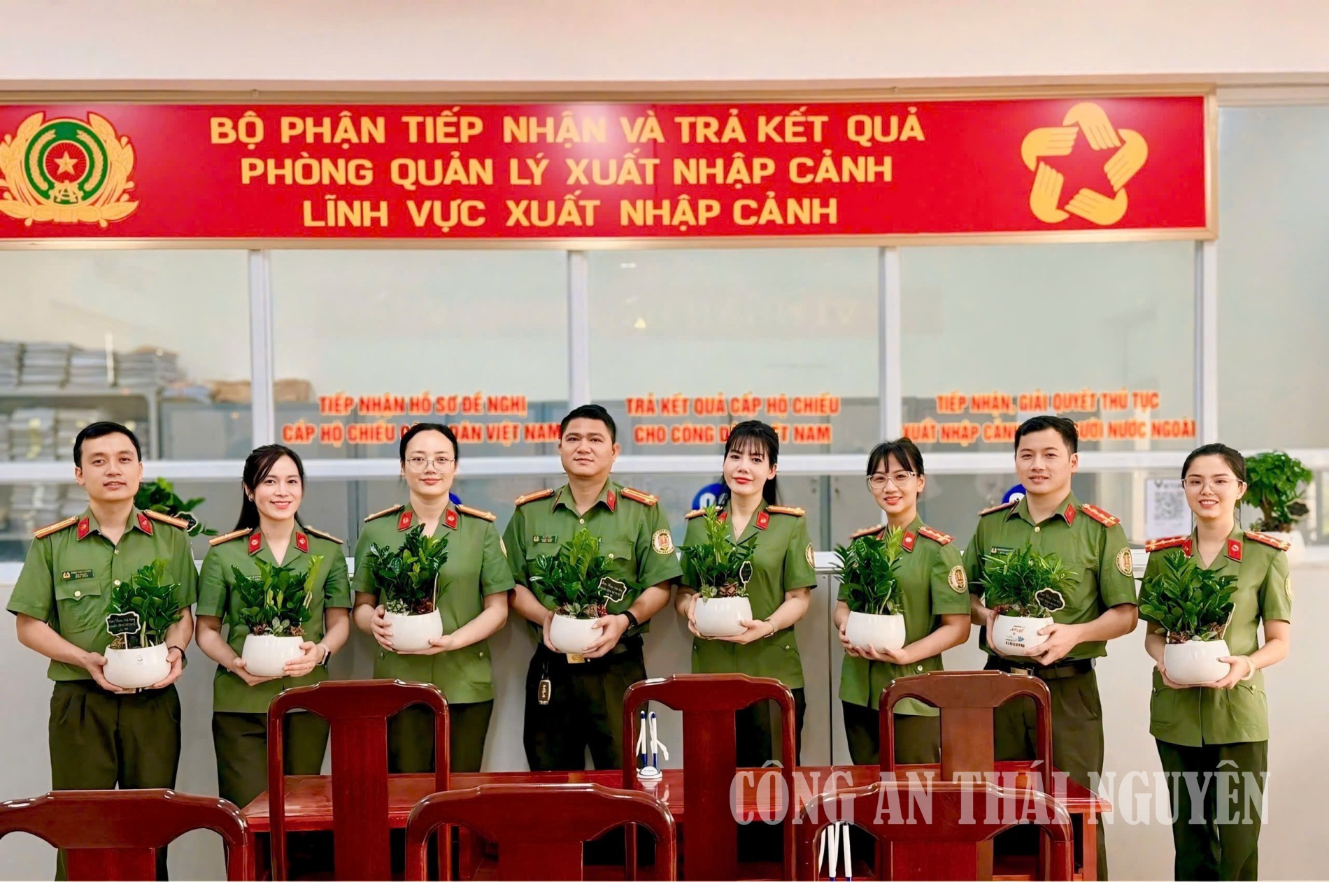 Ảnh 5 PA08 tiếp dân xanh