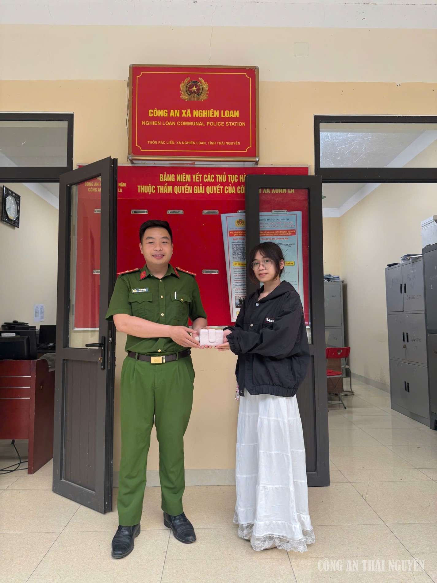 Công an xã trả lại tài sản cho công dân