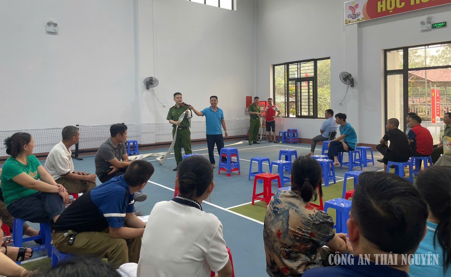 Huấn luyện kỹ năng sử dụng phương tinrj chữa cháy