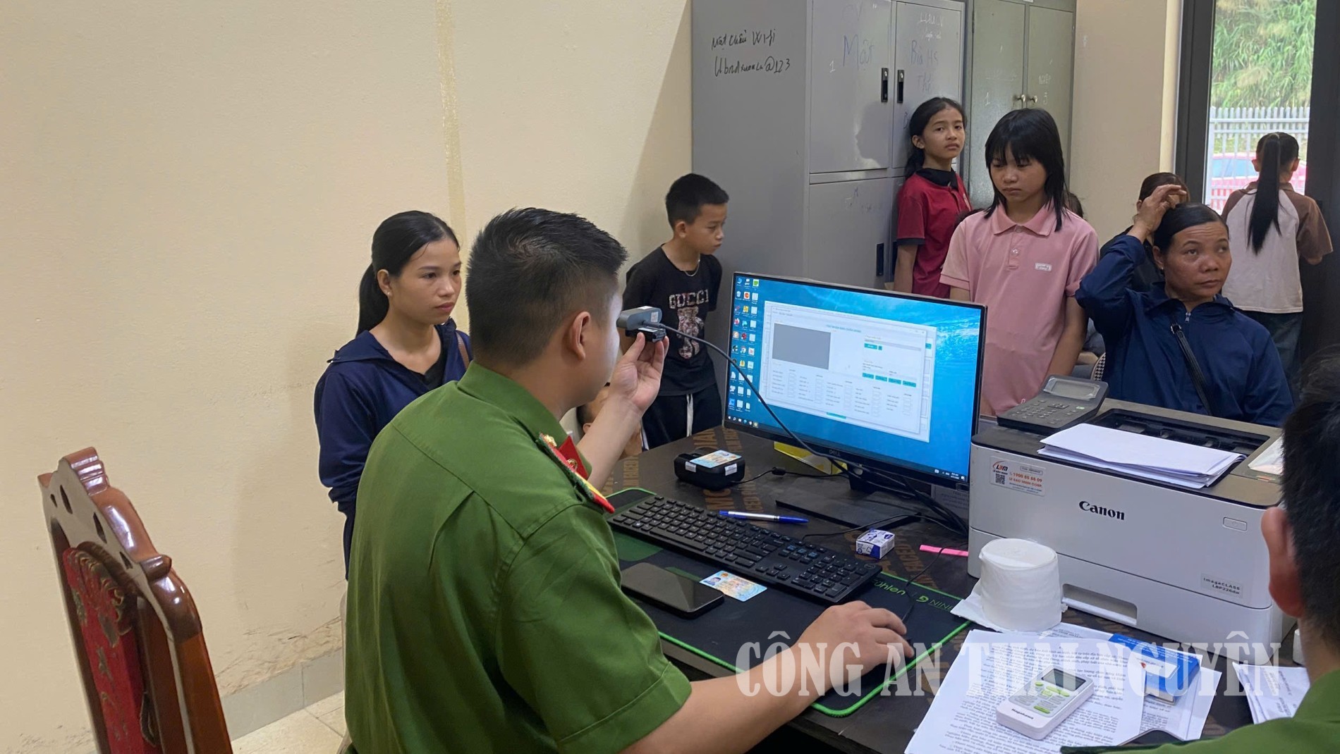Thu nhận định danh công dân trên 14 tuổi
