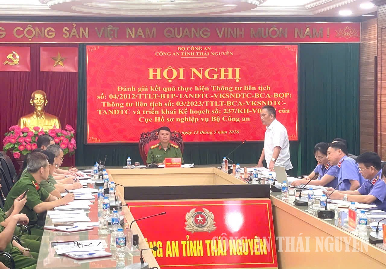 Toàn cảnh hội nghị.