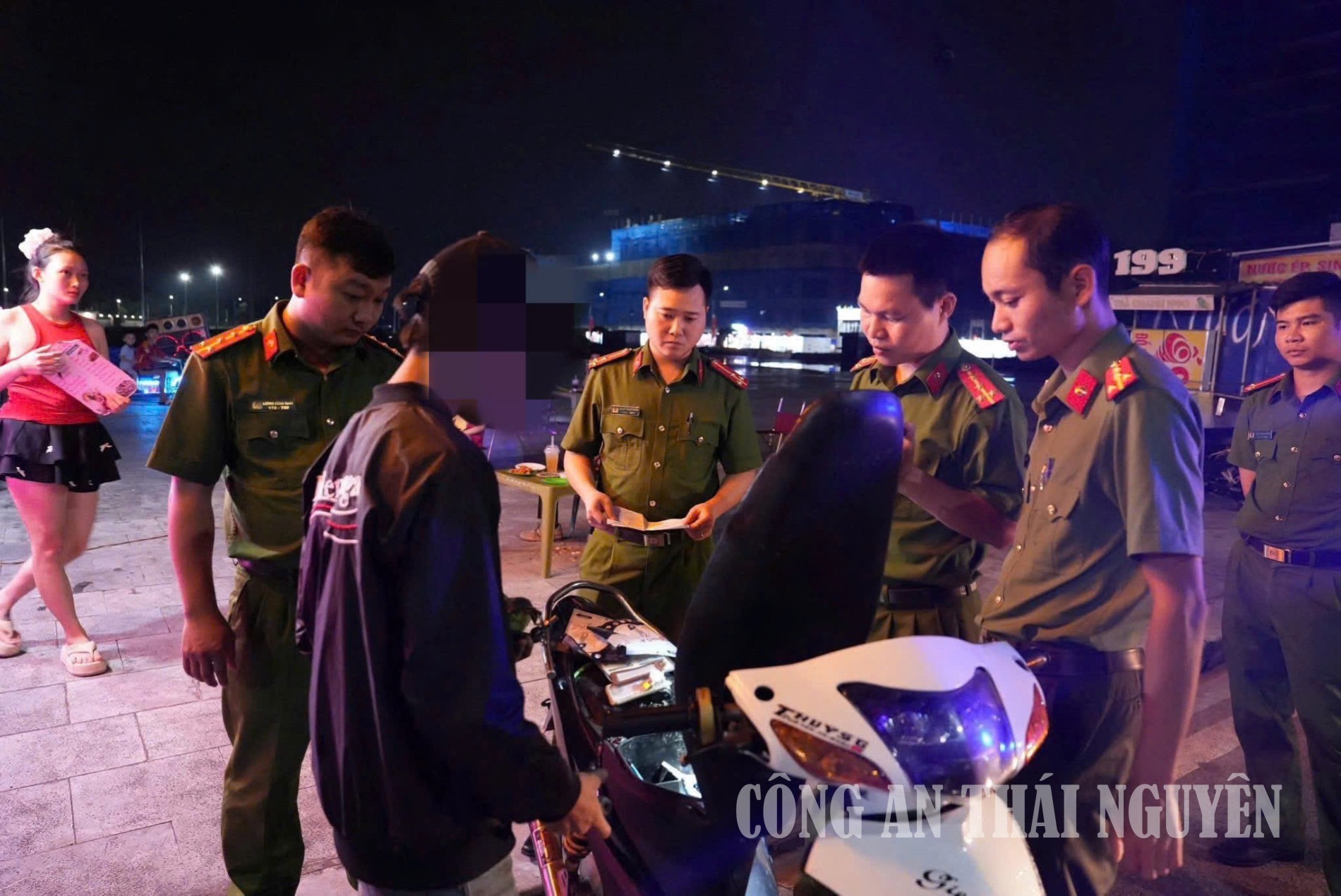 Công an phường Vạn Xuân tăng cường tuần tra, kiểm soát, bảo đảm an ninh, trật tự dịp lễ 30/4, 01/5