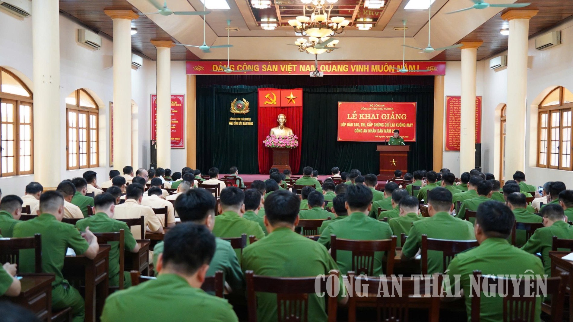 Công an tỉnh: Khai mạc lớp đào tạo, thi, cấp chứng chỉ lái xuồng máy Công an nhân dân năm 2026.
