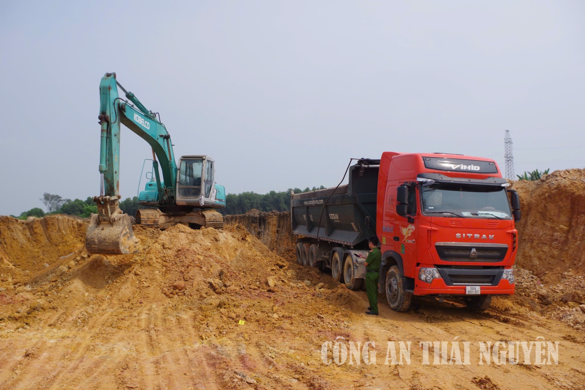 Phòng Cảnh sát kinh tế kiểm tra việc chấp hành các quy định về khai thác khoáng sản