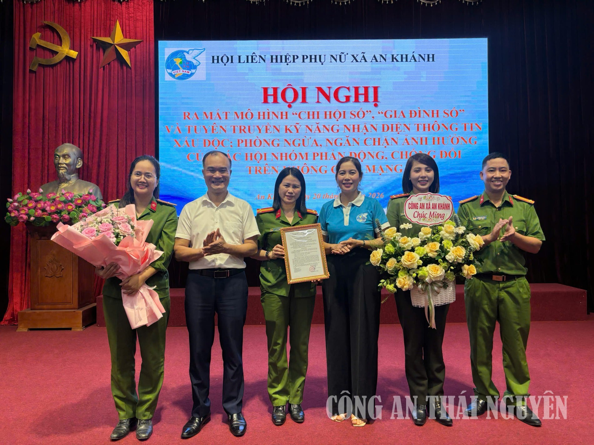 Chi hội Phụ nữ Công an xã An Khánh ra mắt mô hình điểm “Chi hội số” “Gia đình số”.