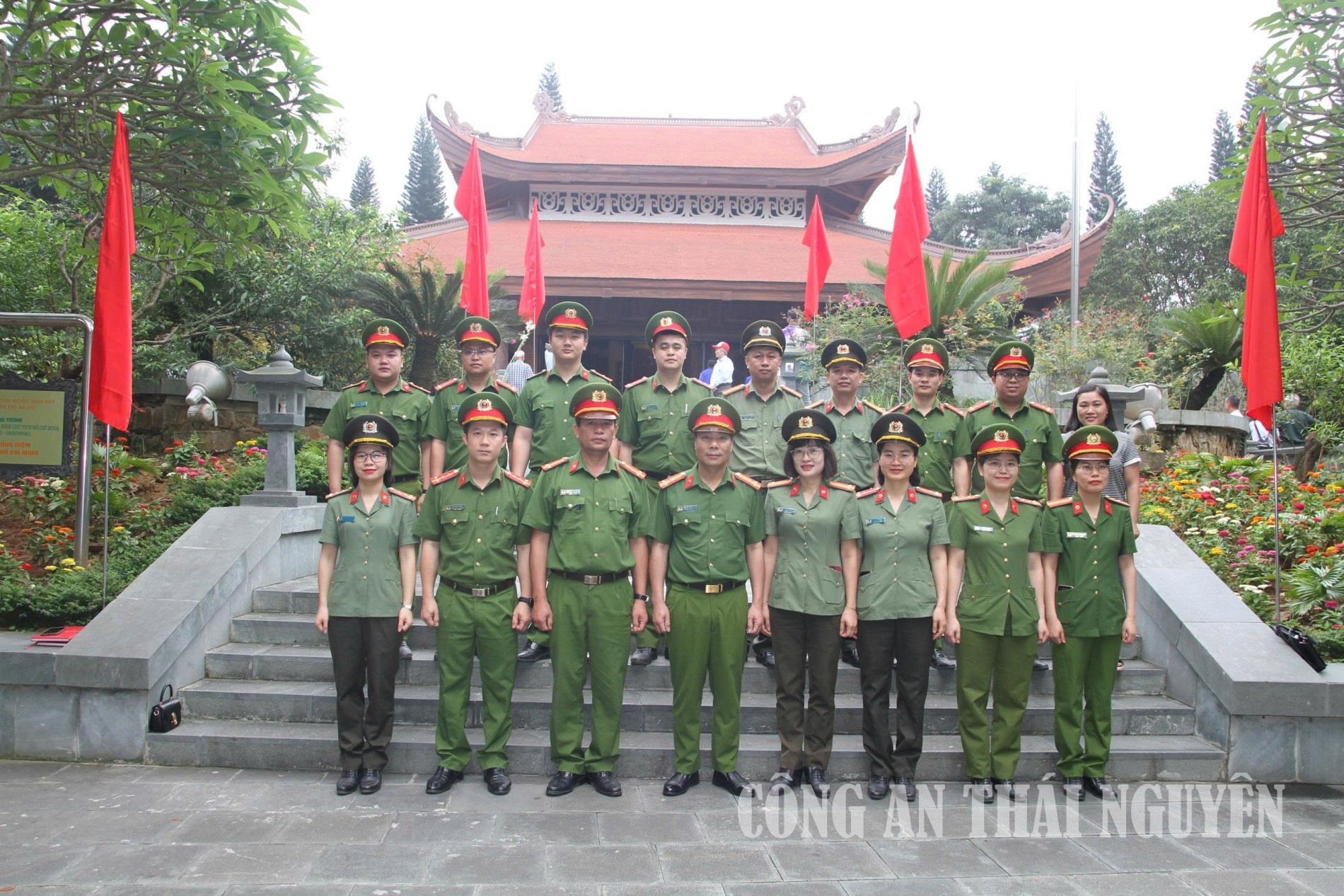 Công an xã Chợ Đồn tổ chức hoạt động sinh hoạt chính trị.