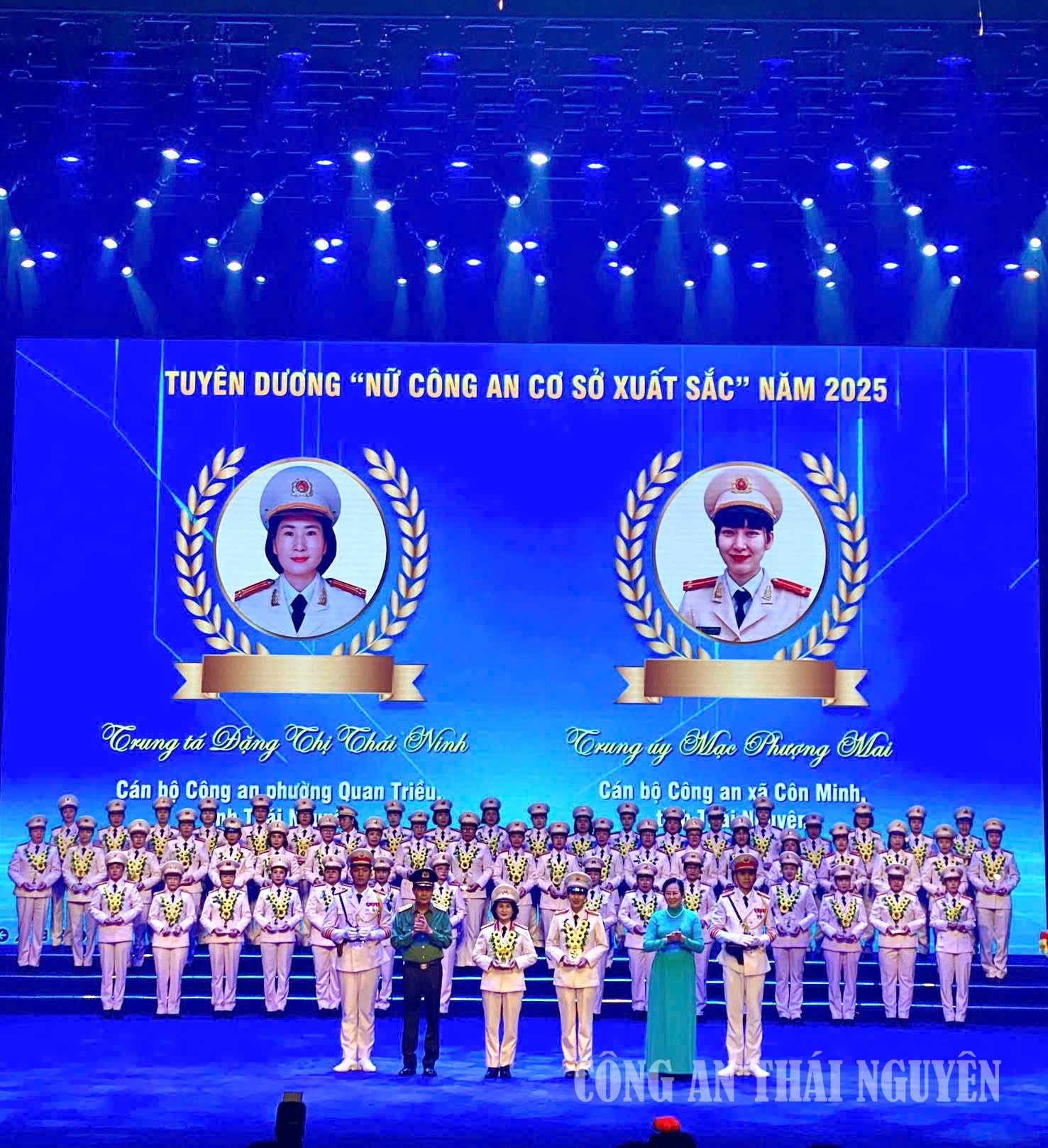 Biểu dương “Nữ Công an cơ sở xuất sắc”.