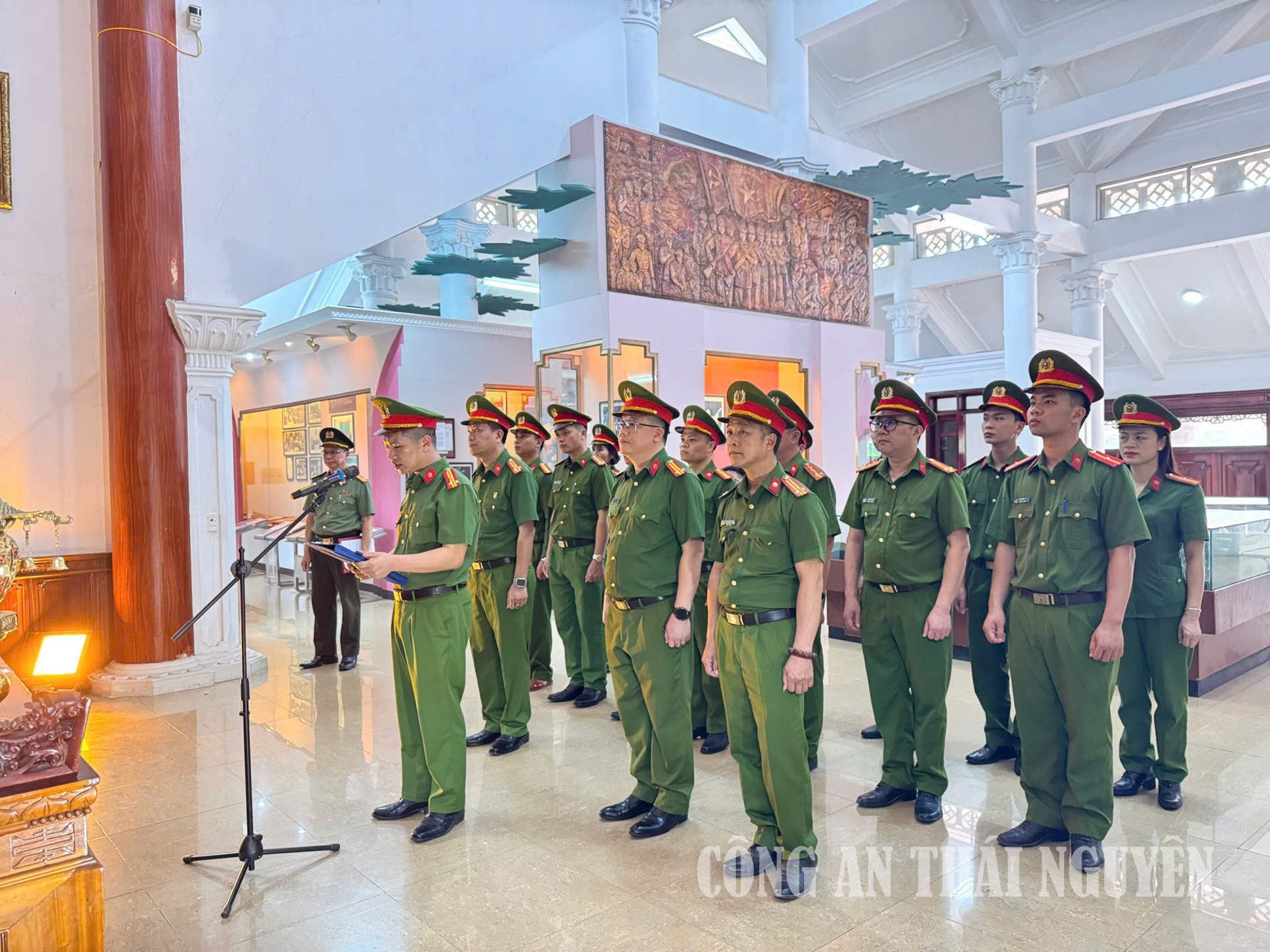 Cẩm Giàng báo công