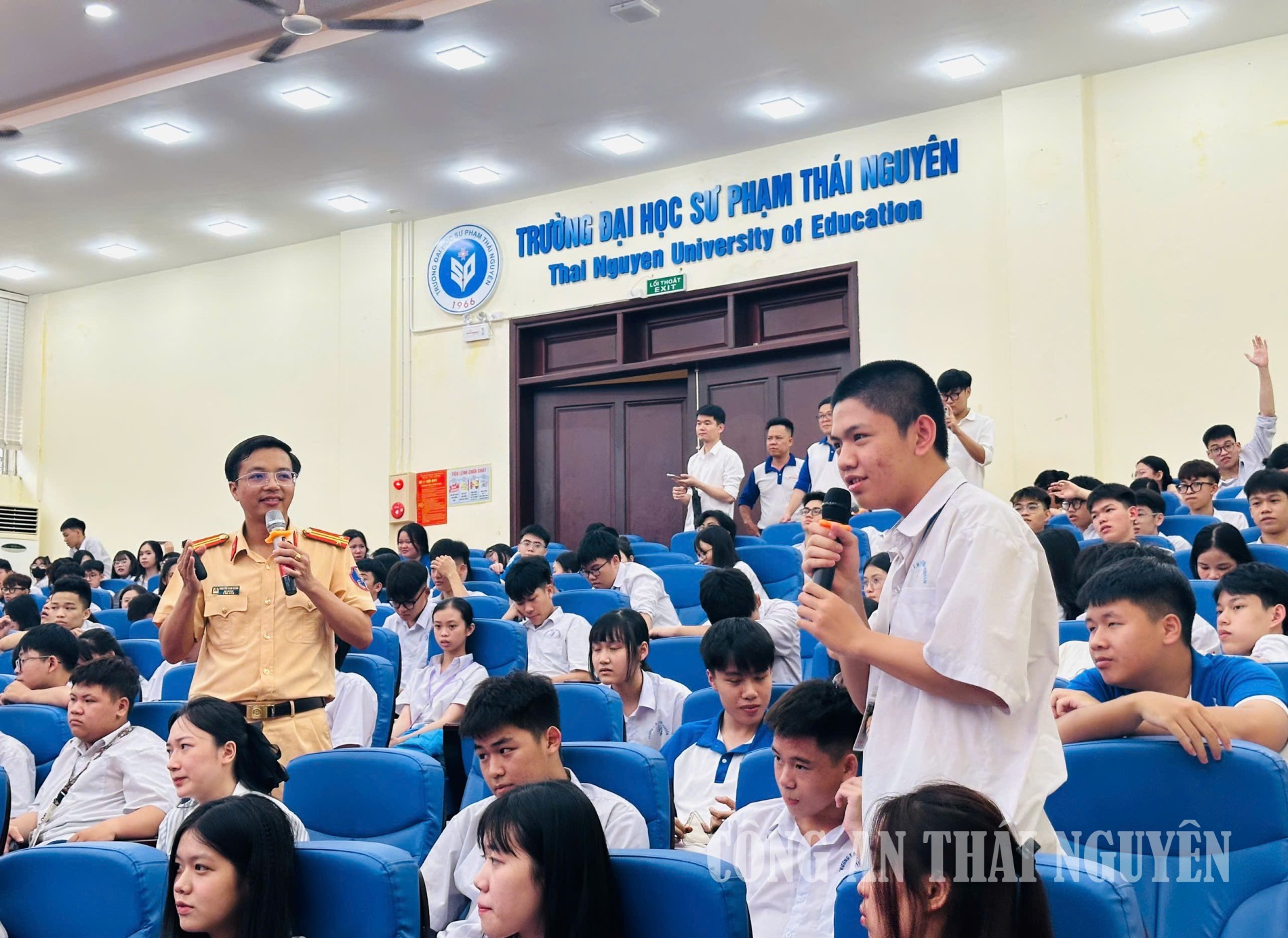 Hướng dẫn kỹ năng lái xe gắn máy an toàn cho học sinh Trường THPT Thái Nguyên