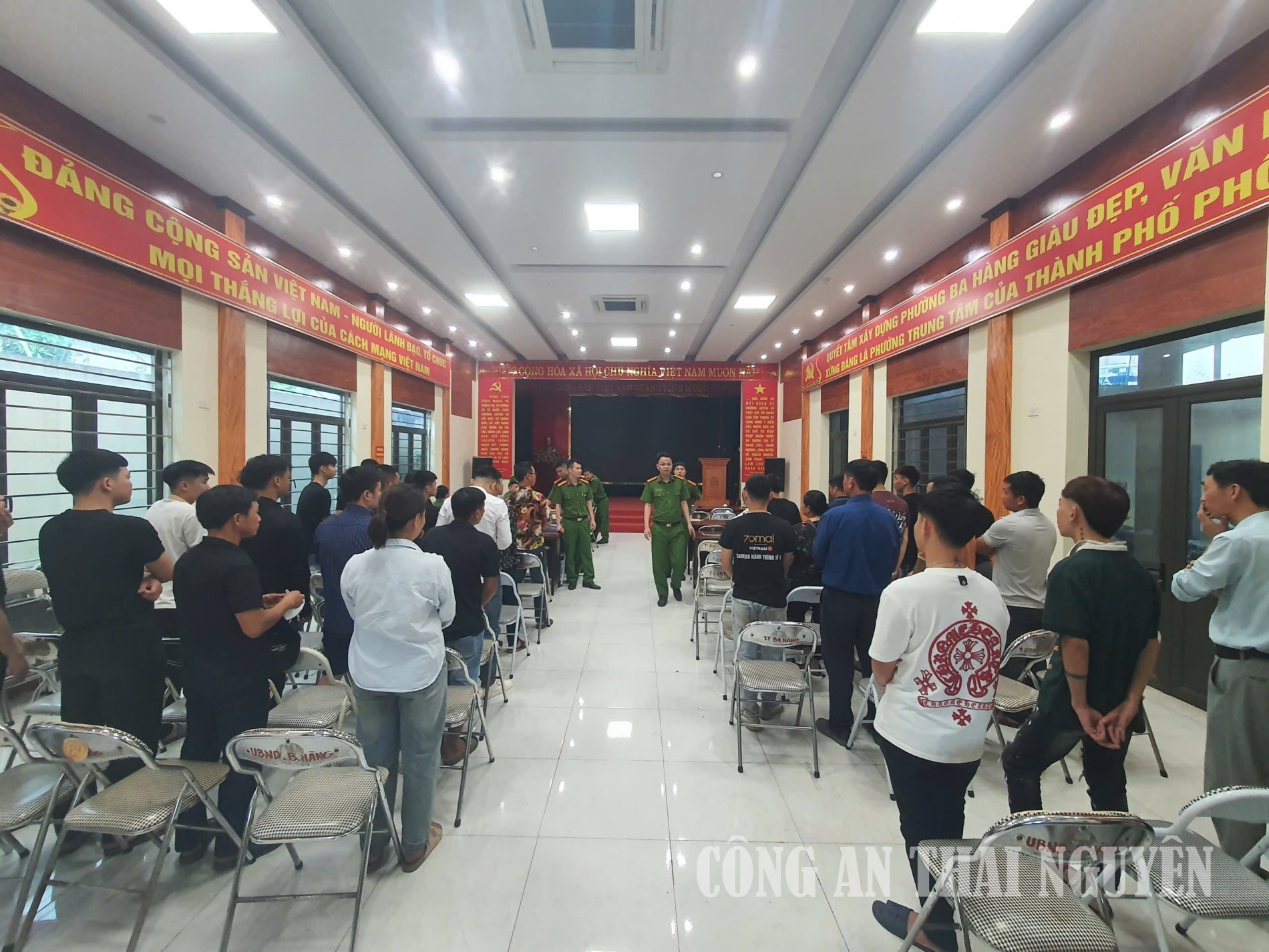 Điểm danh, kiểm diện đối tượng thi hành án hình sự tại cộng đồng.