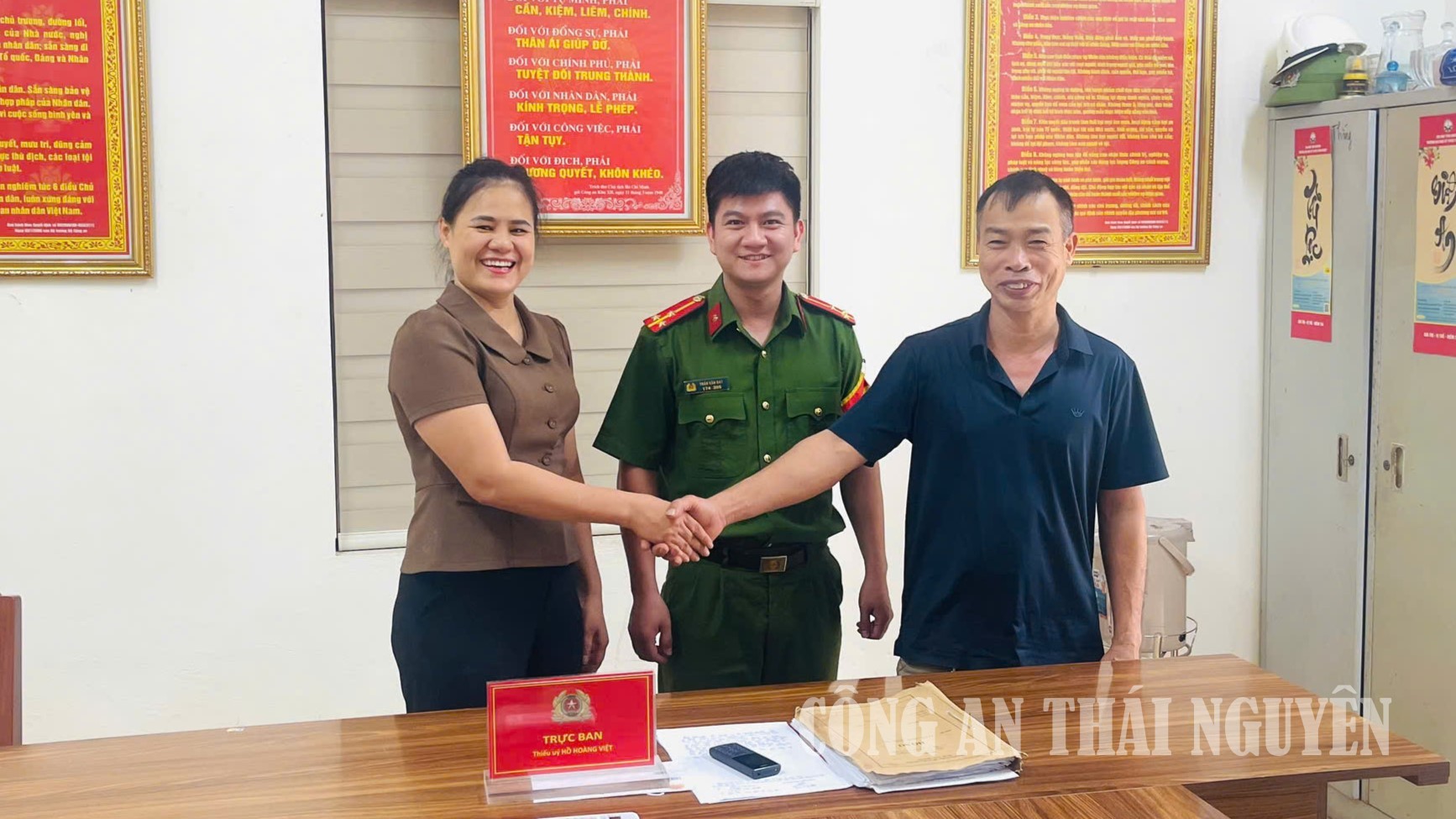 Hỗ trợ trao trả 200 triệu đồng cho người chuyển khoản nhầm.