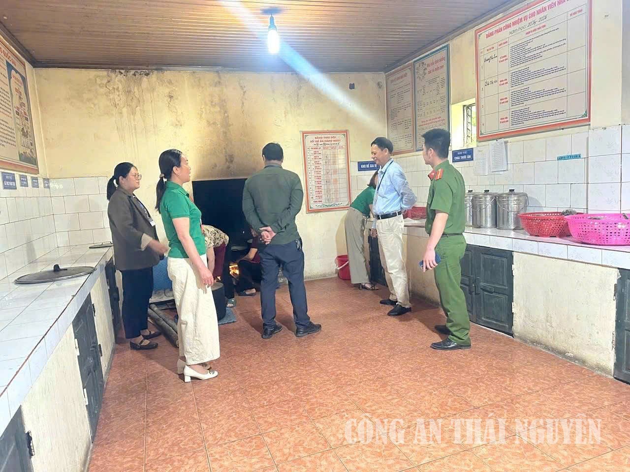 Trần Phú kiểm tra