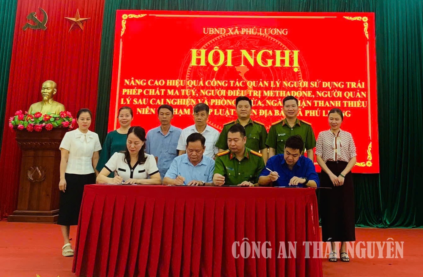 Ký kết quy chế phối hợp trong công tác rà soát, quản lý đối tượng liên quan đến tội phạm ma túy và thanh thiếu niên vi phạm pháp luật trên địa bàn.