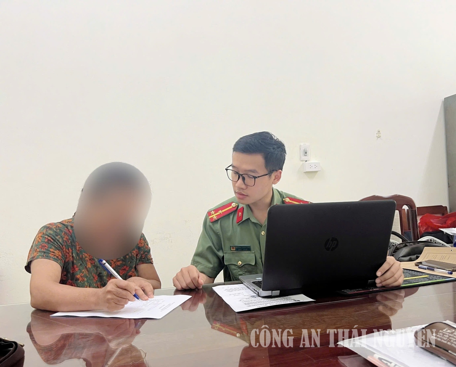 Phòng An ninh nội địa xử lý trường hợp đăng tải thông tin sai sự thật trên không gian mạng.