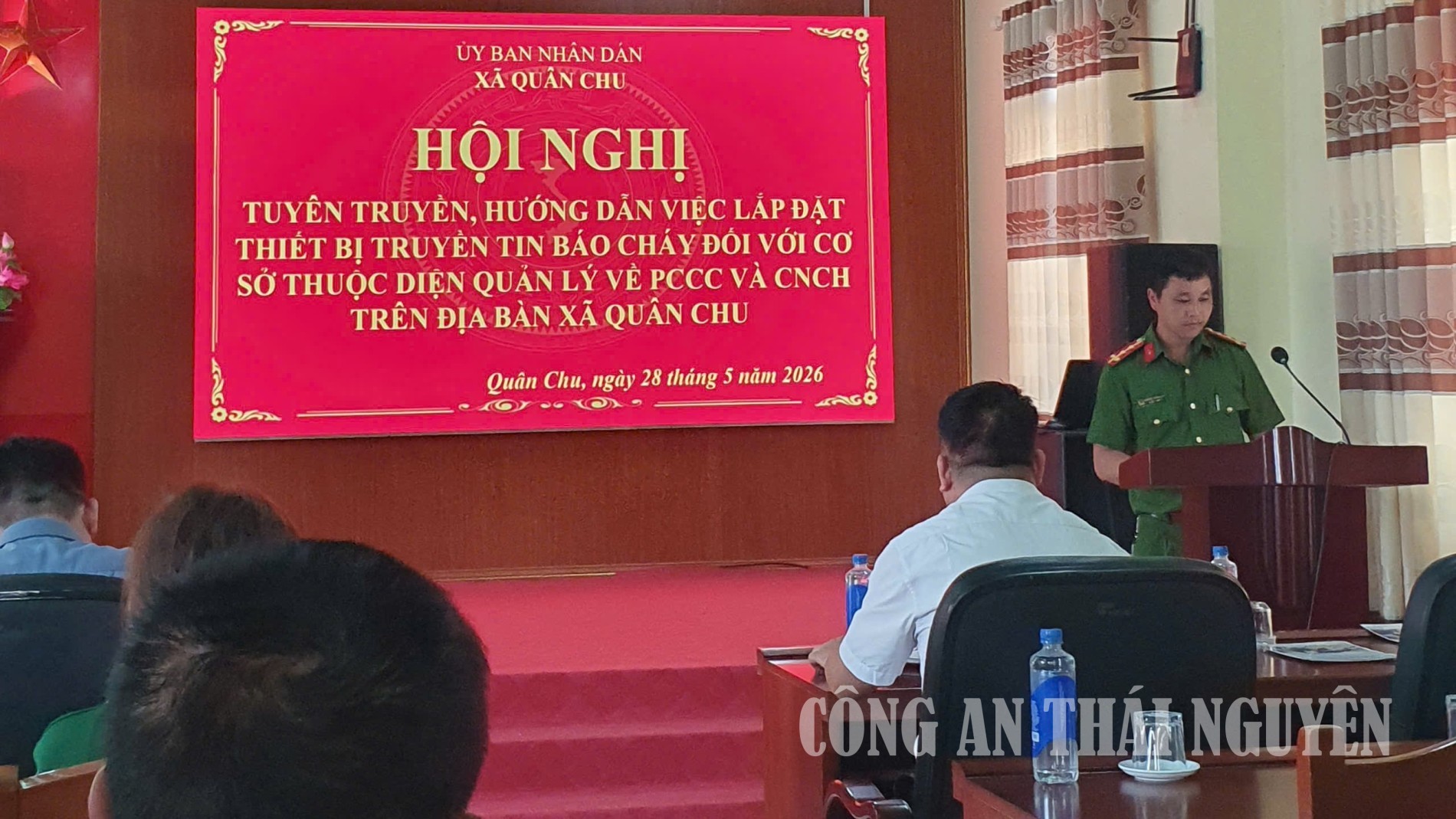 Toàn cảnh hội nghị.