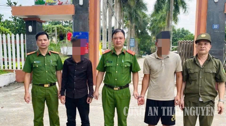 Công an phường Phan Đình Phùng đưa 2 trường hợp đi cai nghiện ma túy bắt buộc