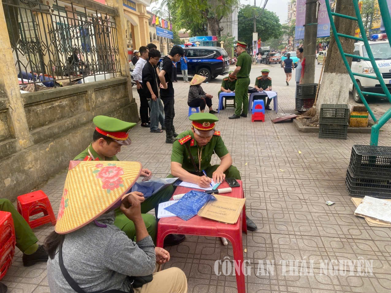 Cảnh sát trật tự đều trực tiếp bám sát địa bàn, nắm tình hình, phát hiện và xử lý các vi phạm phát sinh.