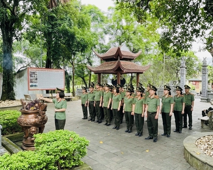 Phòng Kỹ thuật nghiệp vụ và ngoại tuyến về nguồn sinh hoạt chính trị