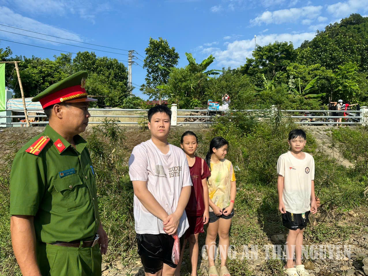 Công an xã Phong Quang chủ động phòng ngừa đuối nước trong mùa nắng nóng
