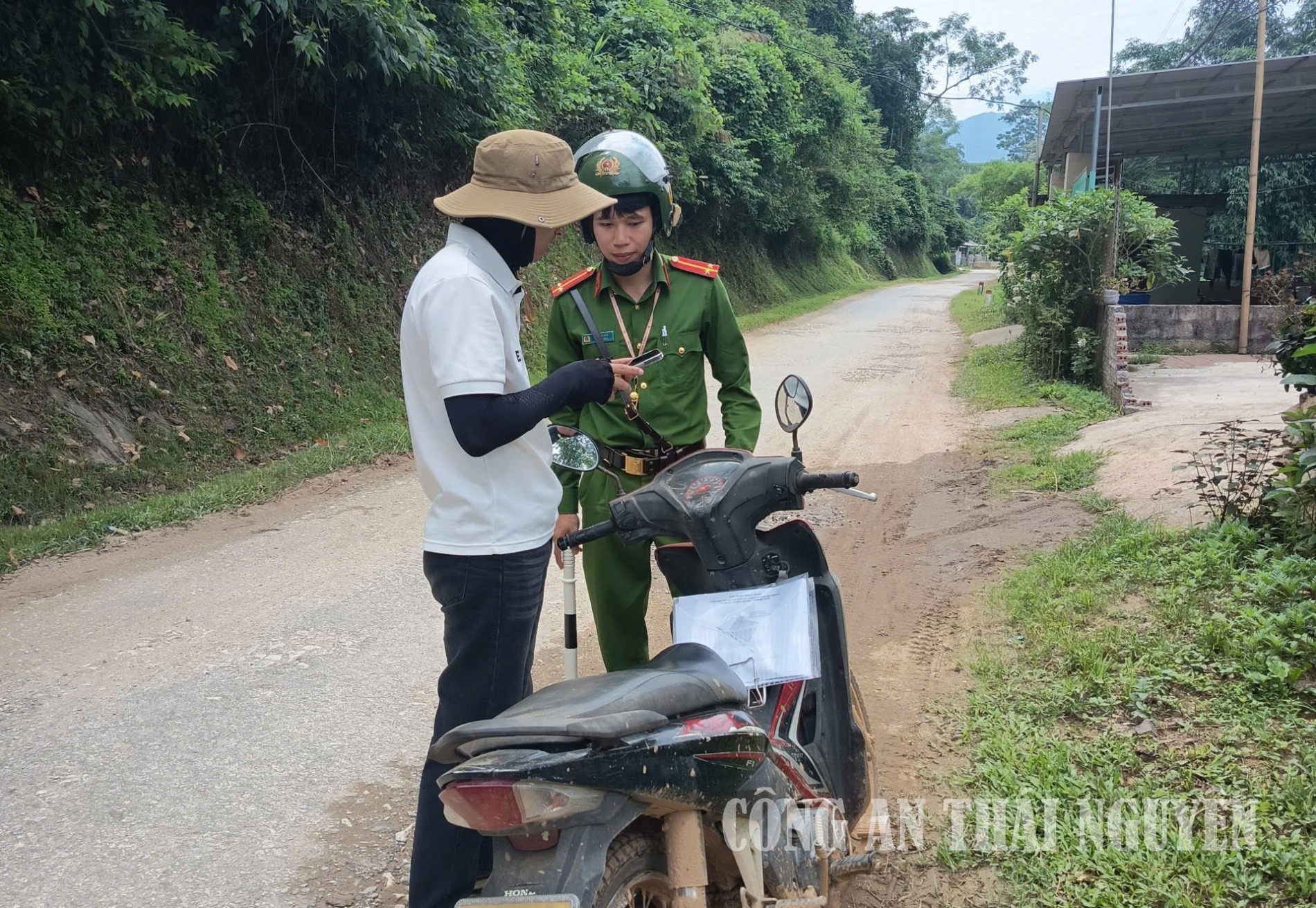 Công an xã Đồng Phúc tăng cường tuần tra, kiểm soát, bảo đảm trật tự an toàn giao thông