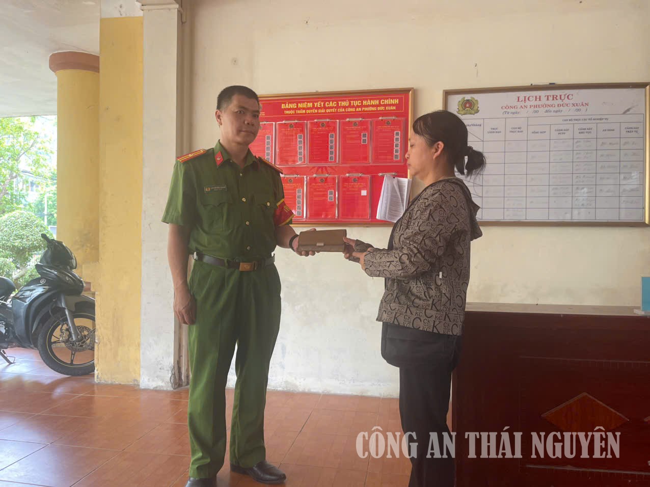 CAP Đức Xuân trao trả tài sản cho người dân Ảnh