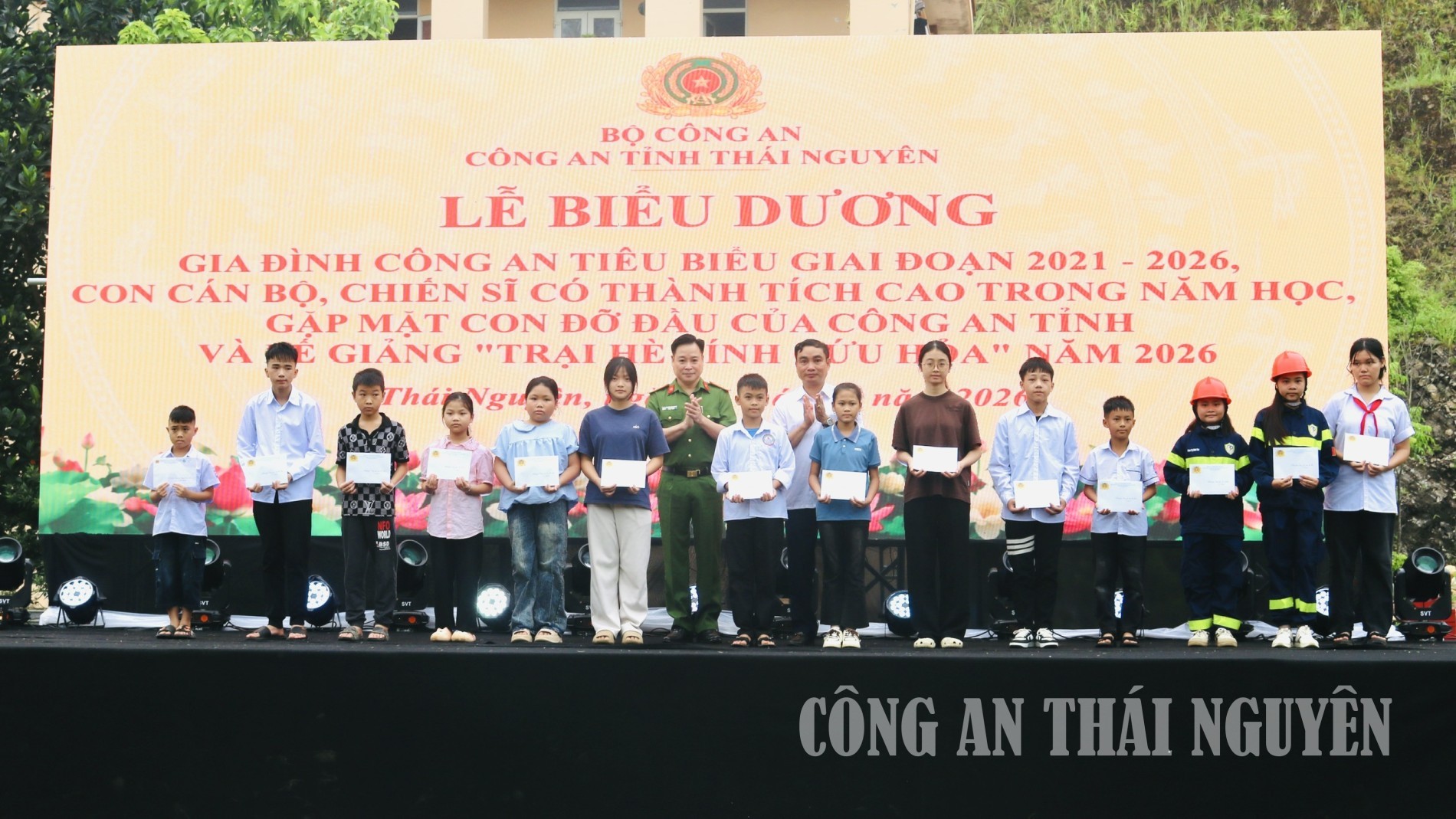 con đớ đầu